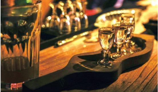 隨著消費(fèi)升級(jí)，未來白酒行業(yè)將呈現(xiàn)高端放緩、次高端和中高端仍呈升級(jí)型增長