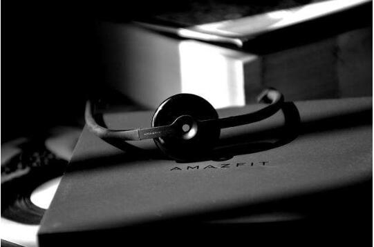 首飾化、珠寶化是可穿戴設(shè)備的一種發(fā)展趨勢，智能配飾都會成為下一個風口浪尖