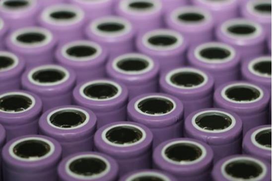 多晶硅料環(huán)節(jié)為國(guó)內(nèi)在光伏產(chǎn)業(yè)鏈中發(fā)展相對(duì)滯后的環(huán)節(jié)，尚存替代空間