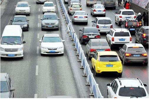 1-11月，交通固定資產(chǎn)投資完成2.93萬億元，同比增長1.0%，增速較1-10月加快0.3個百分點(diǎn)?