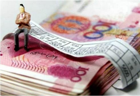 截至2018年12月份，全國(guó)共有15個(gè)省份調(diào)整最低工資標(biāo)準(zhǔn)，上海以2420元居全國(guó)之首?