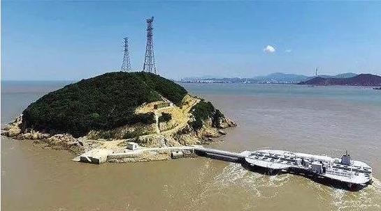 潮汐能具有儲(chǔ)量大影響因素少、可靠性高及能量轉(zhuǎn)化效率高等優(yōu)點(diǎn)，利用前景廣闊