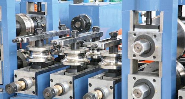 近年來(lái)隨著汽車(chē)工業(yè)等的高速發(fā)展，我國(guó)模具產(chǎn)業(yè)也實(shí)現(xiàn)了快速增長(zhǎng)